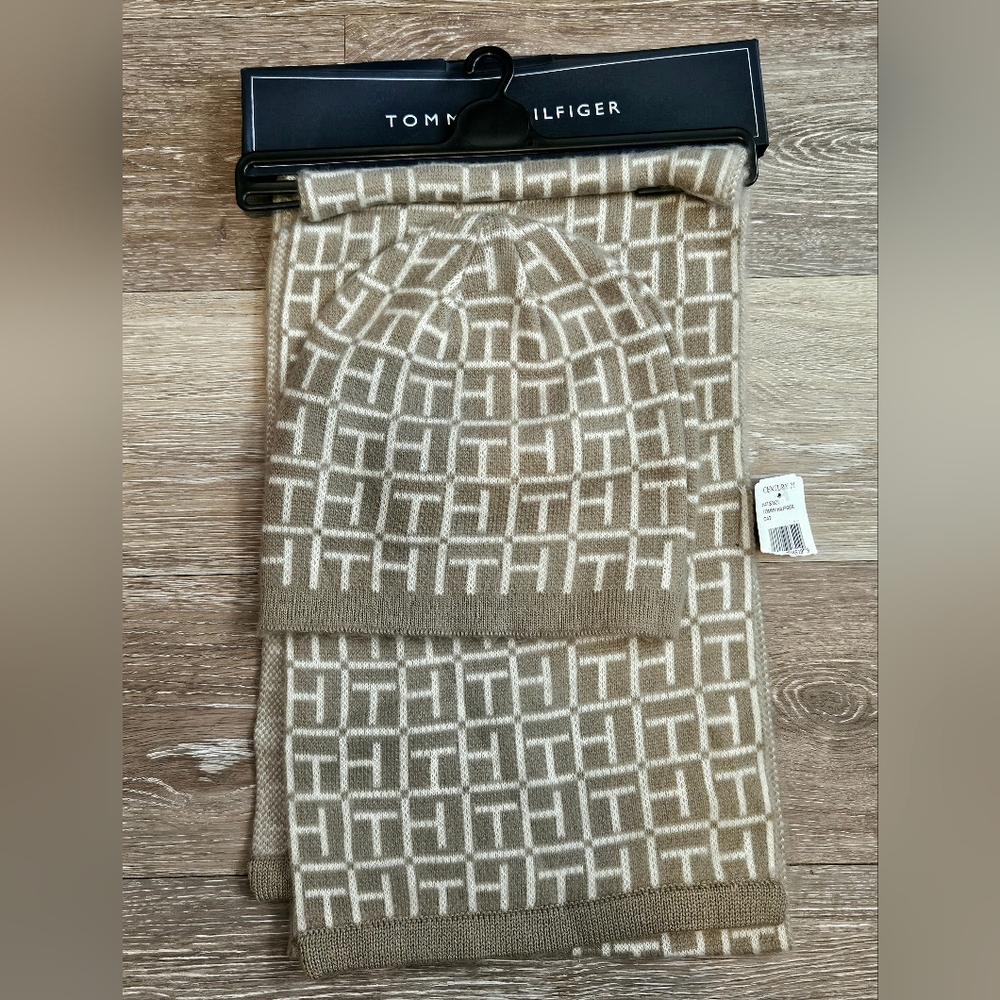 Tommy Hilfiger Beanie & Scarf Set